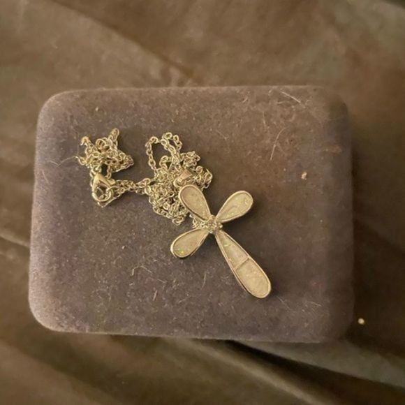 White OPAL CROSS & SILVER CHAIN - Picture 4 of 7